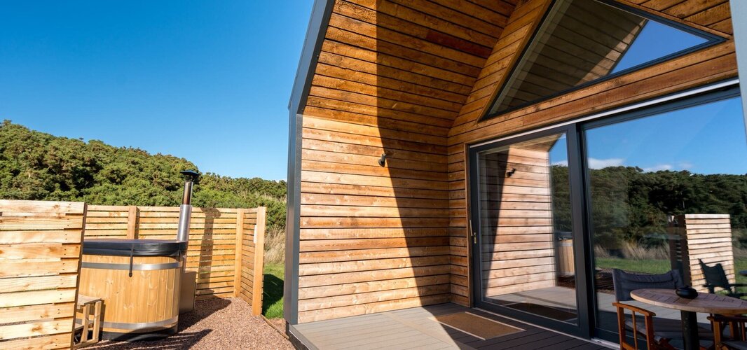 weirs hot tub1 - The fantastic Weirs lodge in North Berwick
