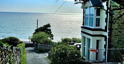 Talarfor a holiday home in Barmouth with amazing uninterrupted views of the garden and beach.