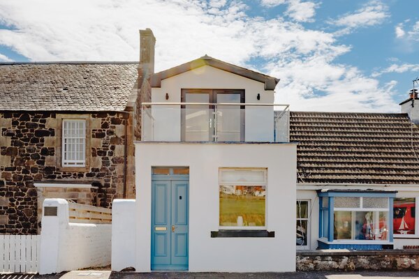 Cleek_ 1 - Front of Cleek Cottage (© Elie Getaways)