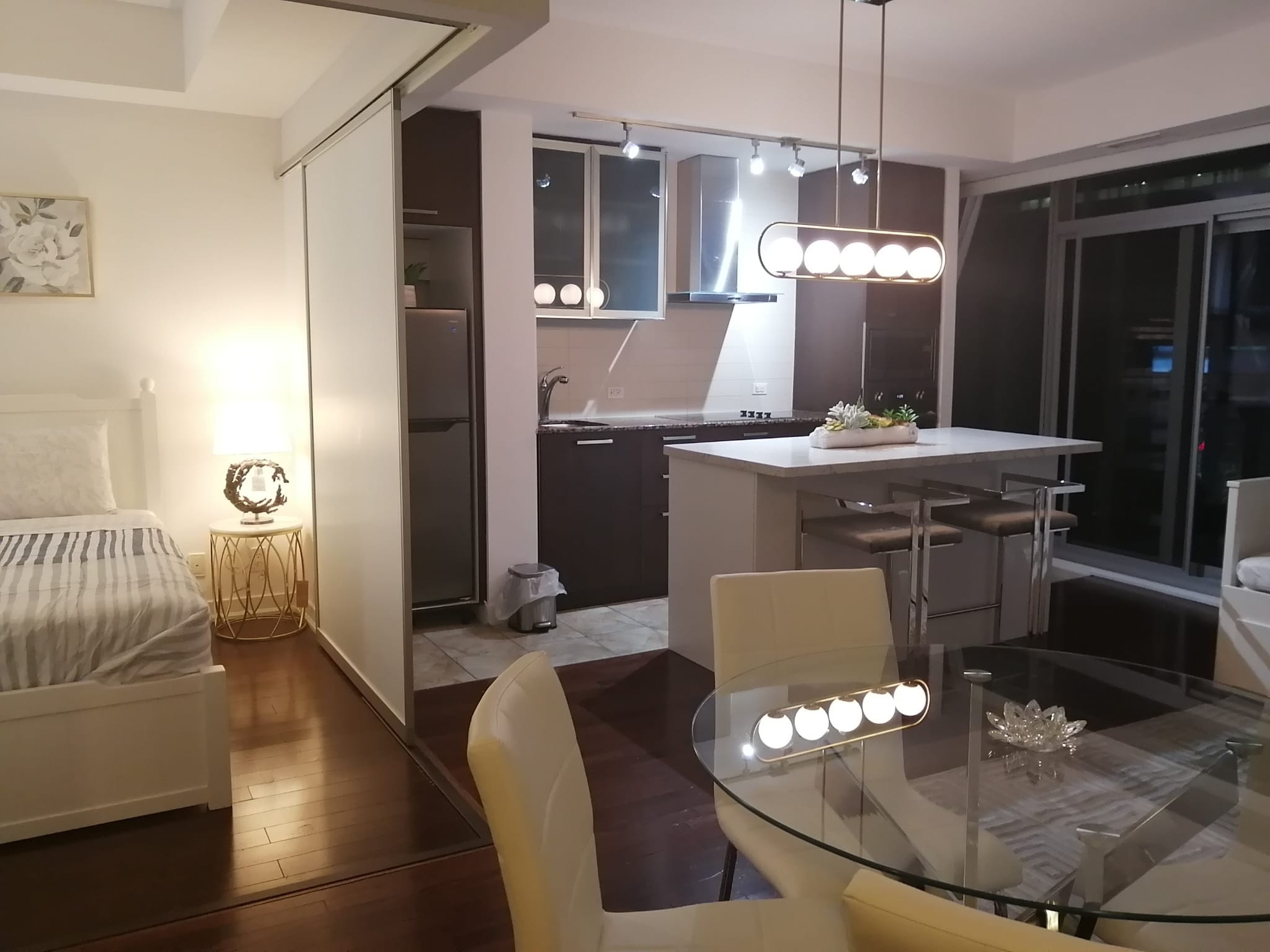 Spacious Premier 3 Bedrooms Condo Downtown Toronto