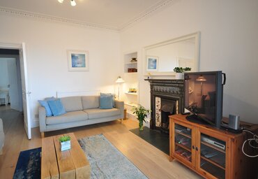 Large holiday home in North Berwick, sleeps 10 - Spacious living in central North Berwick (© Coast Properties)
