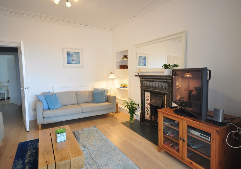 Large holiday home in North Berwick, sleeps 10 - Spacious living in central North Berwick (© Coast Properties) Large holiday home in North Berwick, sleeps 10 - Spacious living in central North Berwick (© Coast Properties)