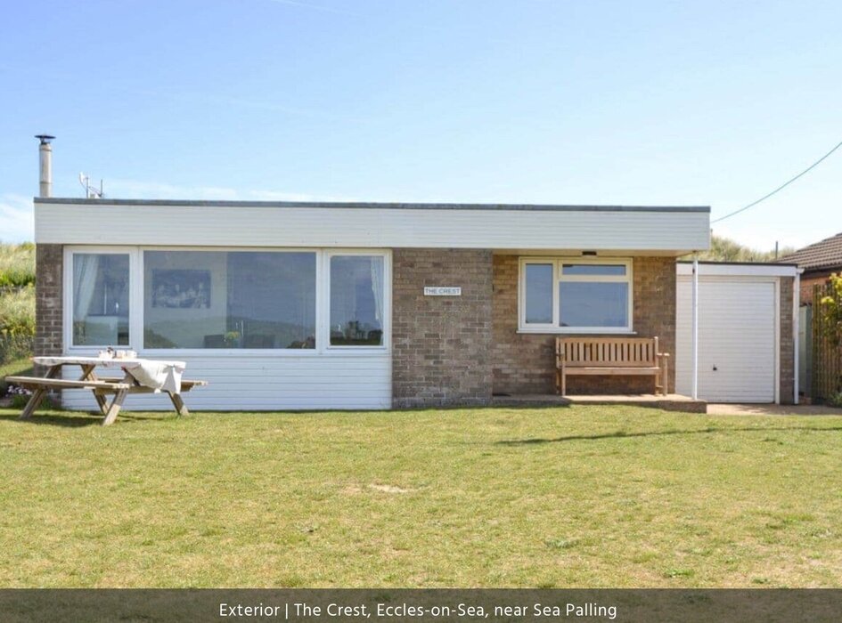 Beachside holiday cottage Norfolk - The Crest is a self catering beachside holiday cottage on the Norfolk coast and has direct beach access.