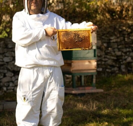 joe-beekeeper-1-600x900 joe-beekeeper-1-600x900