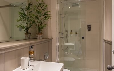 bb5b21ce-965e-4628-b0de-ab45010e624e - Fantastic shower/bathroom