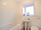 1V7A9853 - Family bathroom with bath and overhead shower