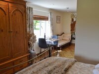 Large and spacious bedroom
