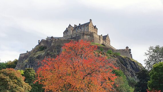 What's on in Edinburgh in October - Autumnal trees with orange leaves in front of Edinburgh Castle What's on in Edinburgh in October - Autumnal trees with orange leaves in front of Edinburgh Castle