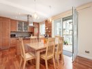 Holyrood Road 7 - Family dining table in modern kitchen of Edinburgh holiday let