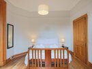 Westend Place - double bedroom - Ground floor double bedroom at Westend Place with king-size bed