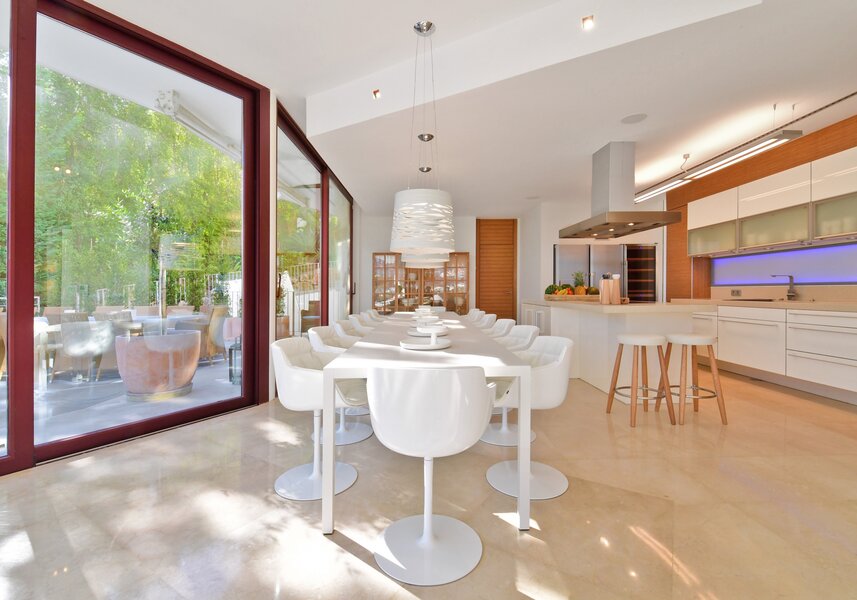 Dinning room table