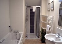 No4 Orangewood House_bathroom2