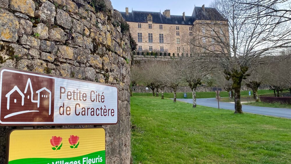 Petites Cites de Caractere - Hautefort (© Voila Villas France)