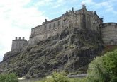 The apartment is next to Edinburgh Castle