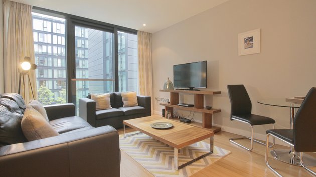 Simpson Loan (New) 1 - Spacious open plan living/dining area in Edinburgh holiday let