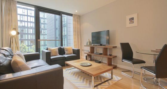 Simpson Loan (New) 1 - Spacious open plan living/dining area in Edinburgh holiday let