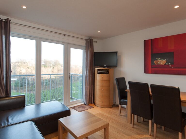 282741-the-lochend-park-view-residence-no-1-4 - Family living room and dining area in Edinburgh holiday let
