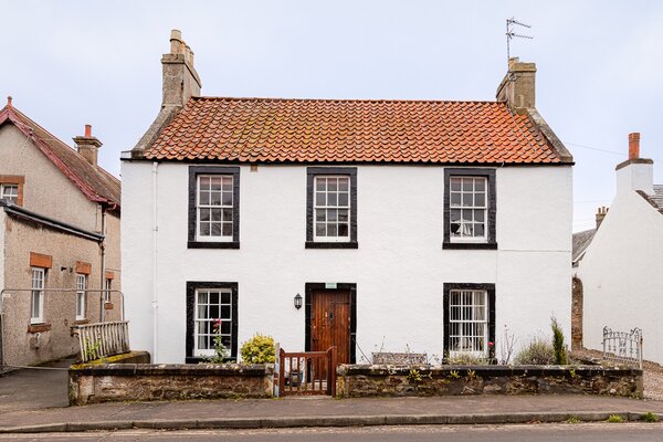 Pilgrims Way - Lower flat in a traditional cottage (© elie getaways)