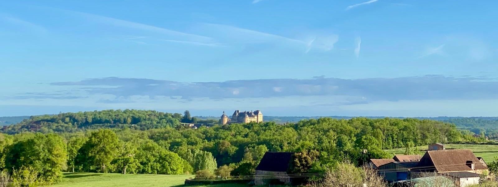 Château de Hautefort depuis l'Etang du Coucou - Dordogne 24 