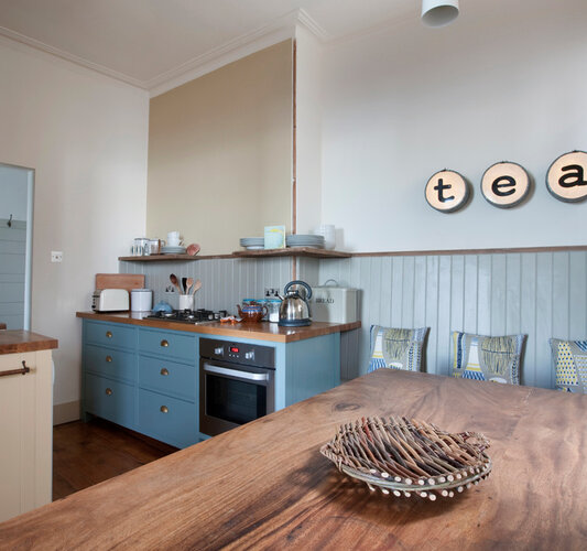 Stylish kitchen with views of North Berwick's east beach. - Kitchen/ Dining room