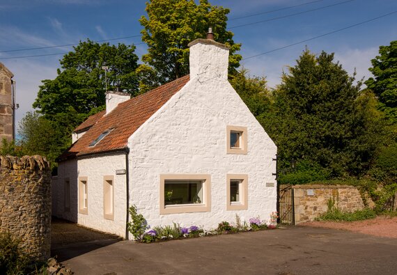 Cockleshell Cottage Exterior - Exterior shot of pretty holiday let cottage in Aberlady.
