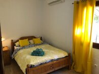 Dormitorio doble cortinas amarillas cache_75692092