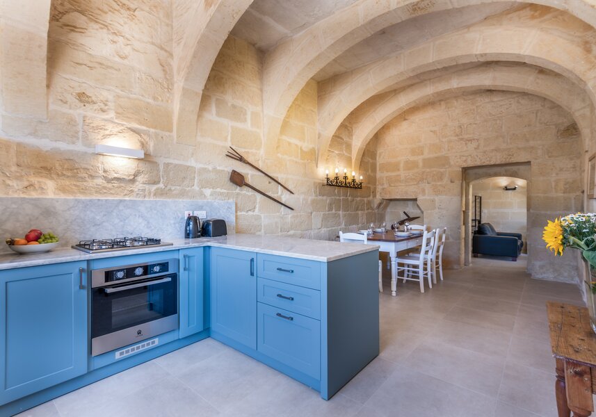 8. Kitchen and dining area