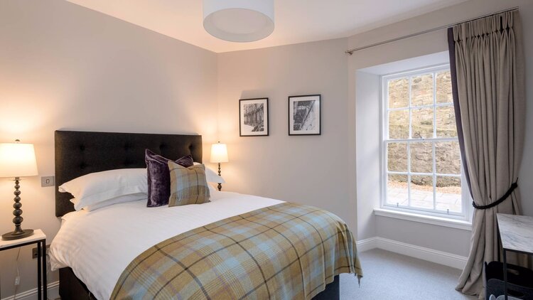 Stafford Street Apartment Master Bedroom - Master Bedroom with kingsize bed and tartan throw in Edinburgh West End Apartment.