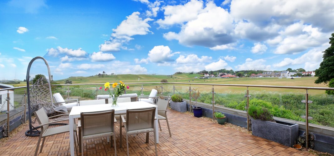 Gullane Golf Panorama - roof terrace - Roof terrace at Gullane Golf Panorama with outdoor dining furniture and view to Gullane Golf Club