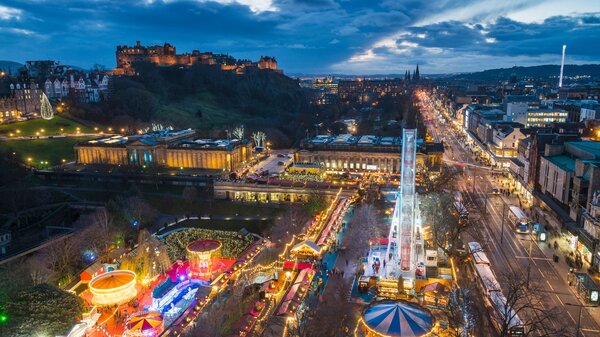 Edinburgh's Christmas Markets (© Visit Scotland)