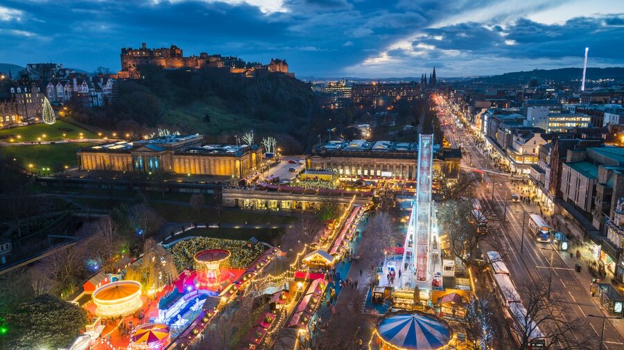 Edinburgh's Christmas Markets (© Visit Scotland)