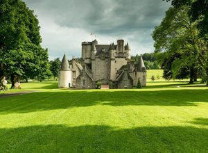 Castle Fraser in Scotland - Castle Fraser is a baronial tower house dating from 1575; south west of Inverurie; Aberdeenshire (© VisitScotland / Kenny Lam)