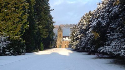 Murthly chapel in the snow - The chapel at Murthly Castle makes the perfect setting for a winter wedding. (© Murthly Estate)