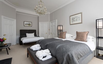 Luxury Robes & Slippers – Hotel Quality Comfort - Enjoy hotel-quality fluffy robes and slippers, adding a touch of luxury to your Edinburgh stay, ideal for relaxing after business meetings or city exploring