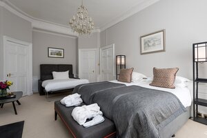 Luxury Robes & Slippers – Hotel Quality Comfort - Enjoy hotel-quality fluffy robes and slippers, adding a touch of luxury to your Edinburgh stay, ideal for relaxing after business meetings or city exploring