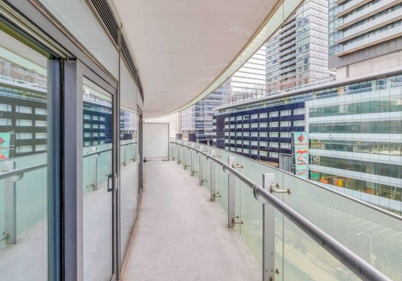 Spacious Premier 3 Bedrooms Condo Downtown Toronto