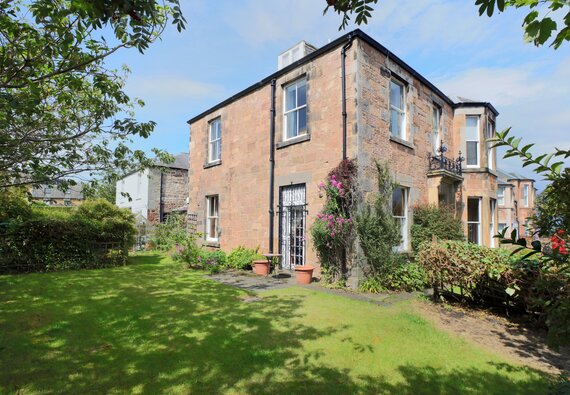 Westend Place - buildling - Welcome to Westend Place, a spacious, detached Victorian holiday home in North Berwick