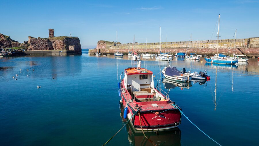 Dunbar Harbour - Boats in Dunbar Harbour (© Visit Scotland) Dunbar Harbour - Boats in Dunbar Harbour (© Visit Scotland)