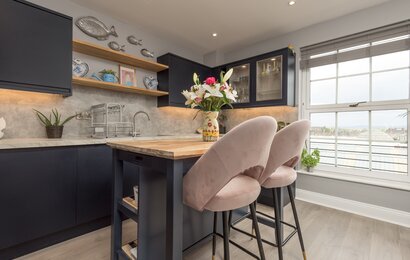 Spacious Kitchen with Views over the Firth of Forth - Natural light floods the kitchen through large north-facing windows, offering beautiful views towards the Firth of Forth. The spacious layout combines luxury finishes with one of Edinburgh's most desirable city-centre locations.