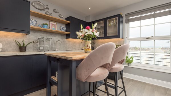 Spacious Kitchen with Views over the Firth of Forth - Natural light floods the kitchen through large north-facing windows, offering beautiful views towards the Firth of Forth. The spacious layout combines luxury finishes with one of Edinburgh's most desirable city-centre locations.