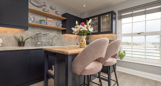 Spacious Kitchen with Views over the Firth of Forth - Natural light floods the kitchen through large north-facing windows, offering beautiful views towards the Firth of Forth. The spacious layout combines luxury finishes with one of Edinburgh's most desirable city-centre locations.