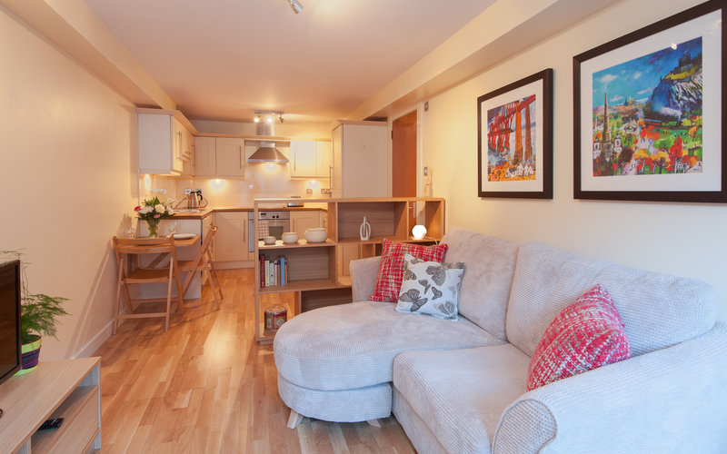 Drummond Street 1 - Cosy family living room with sofa bed in Edinburgh holiday let