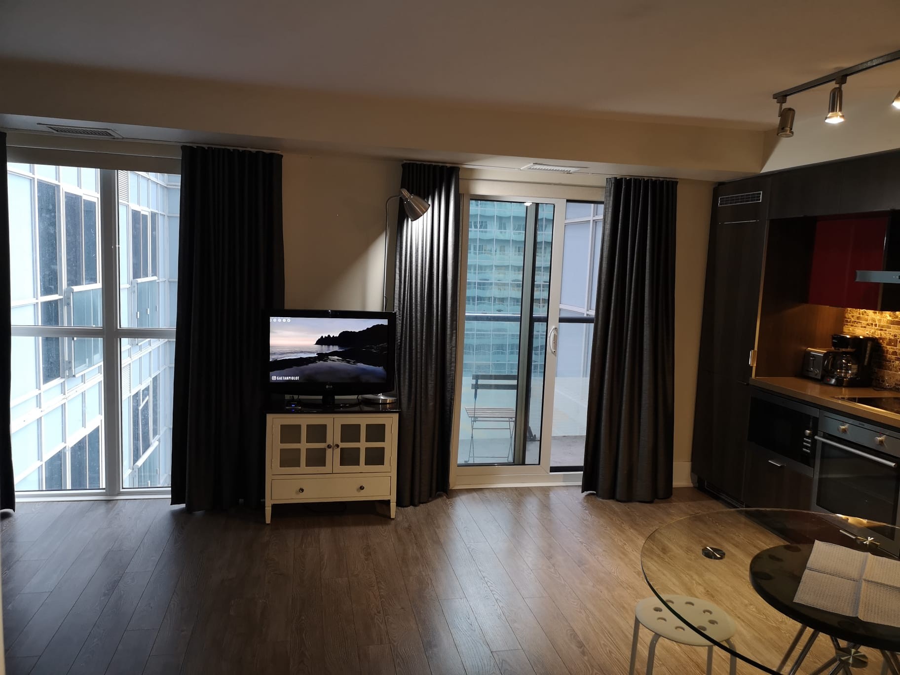 A Ultra Central Premier Condo Apartment Downtown Toronto