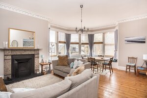 Scotts View North Berwick - Two bedroom centrally located apartment. Spacious sitting room with open fire