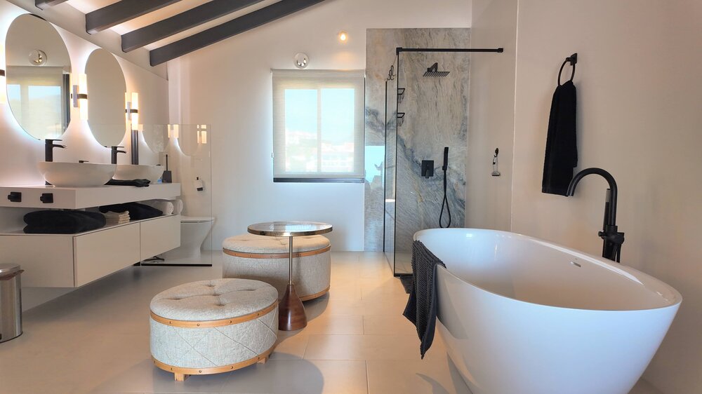 Modern luxury bathroom with tub