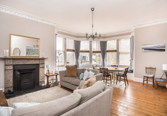 Scotts View North Berwick - Two bedroom centrally located apartment. Spacious sitting room with open fire