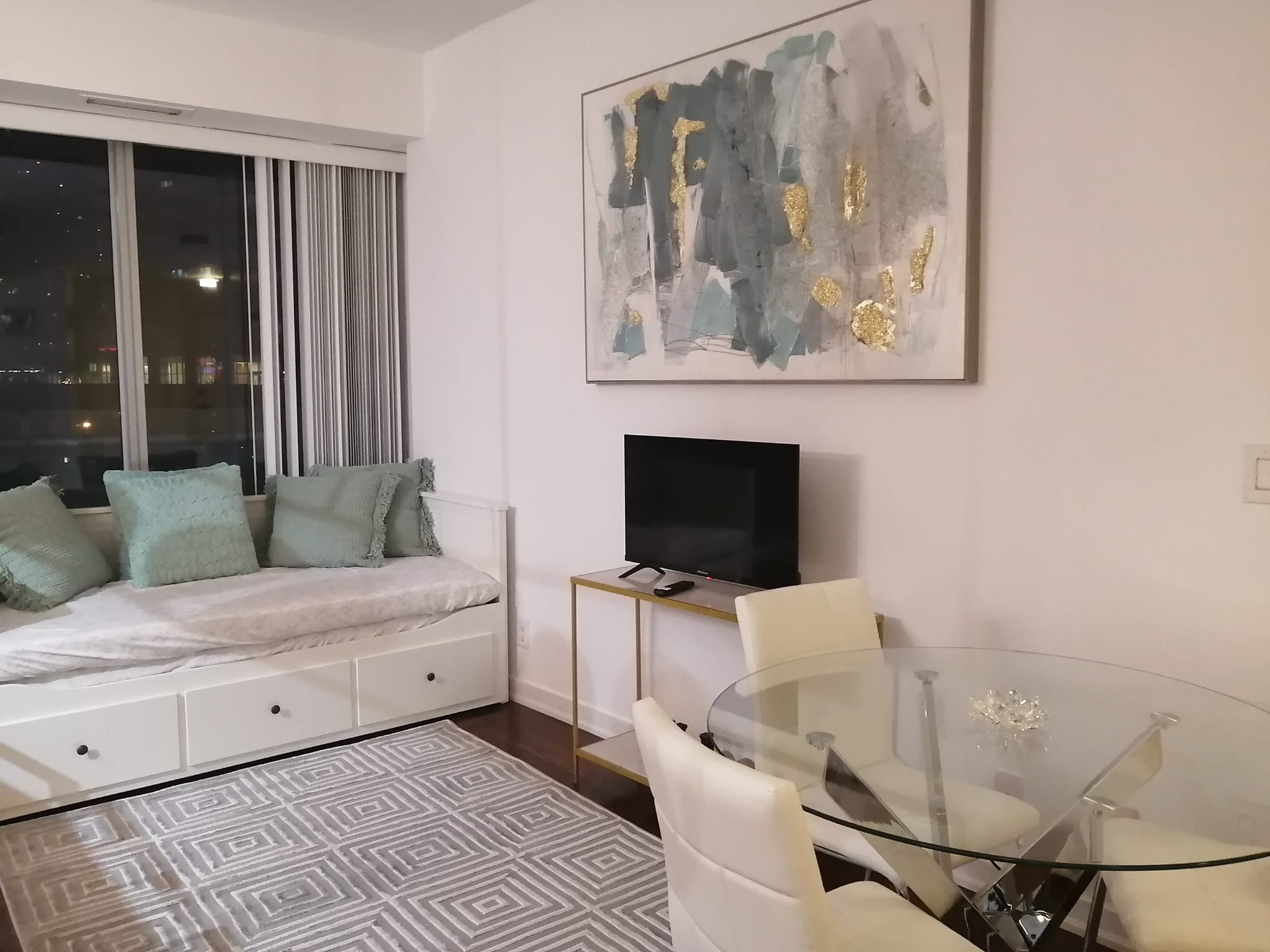 Spacious Premier 3 Bedrooms Condo Downtown Toronto