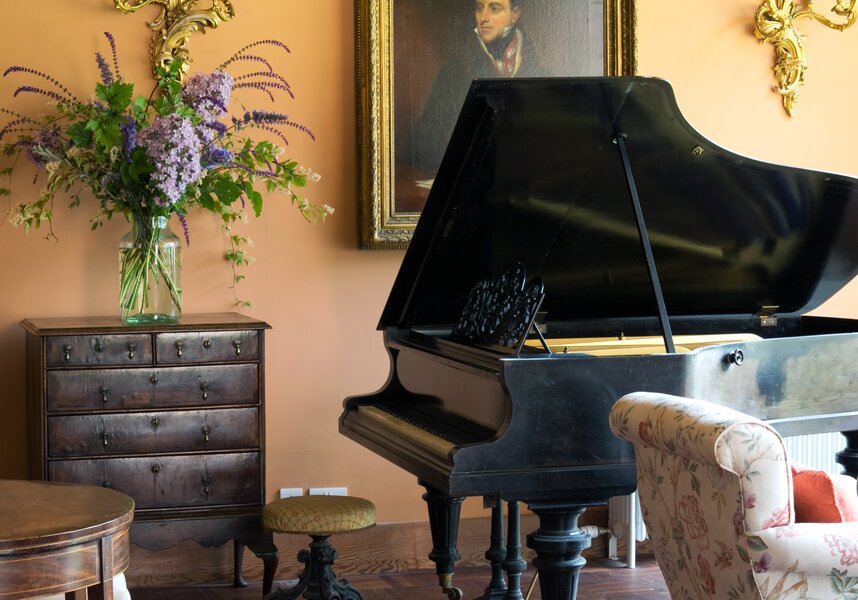 Grand Living Room for Socialising & Relaxation