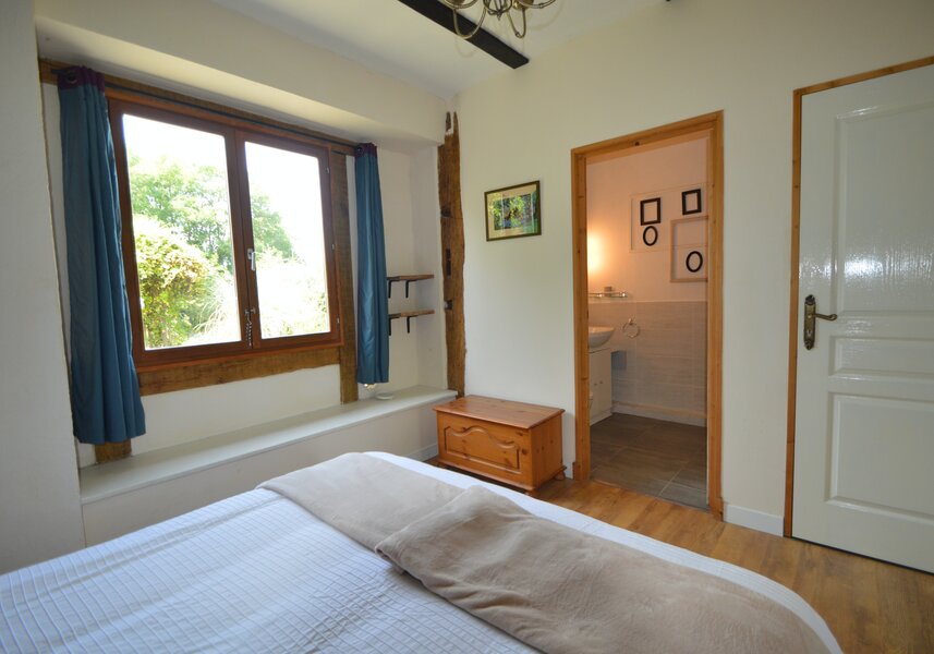 Chambre principale et salle de bain attenante