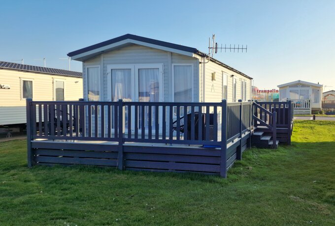 Outside View of Jolly Jams - Outside view of Jolly Jams with veranda and patio with outside seating areas